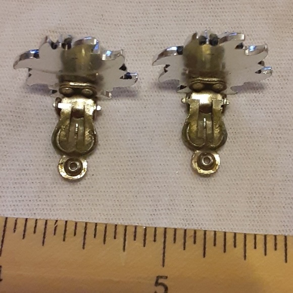 🌹Small lightweight silvertone clip on earrings - Picture 3 of 4